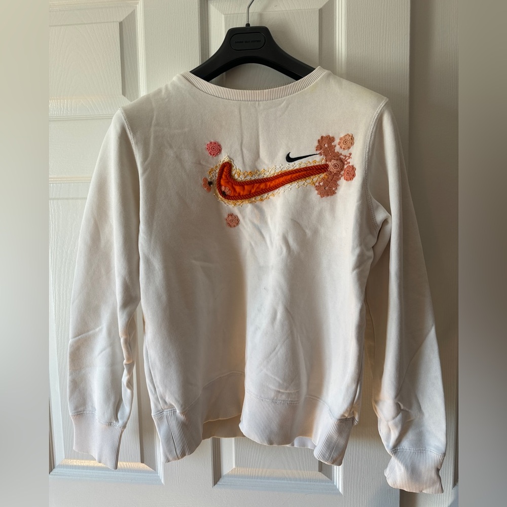 Nike size small Bentgablenits sweater